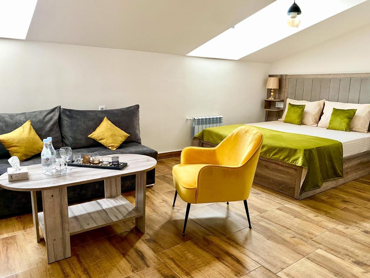 Alex Hotel Jerevan Eksteriør billede