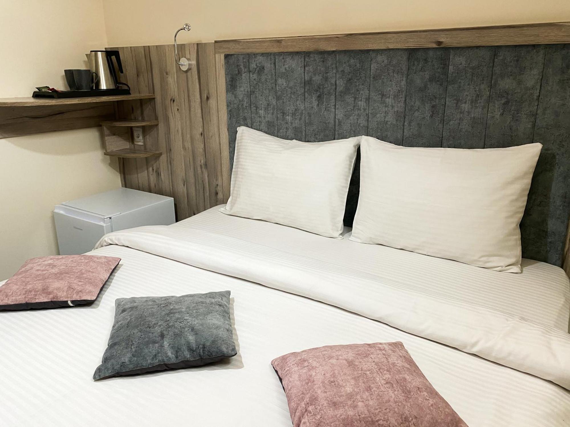 Alex Hotel Jerevan Værelse billede