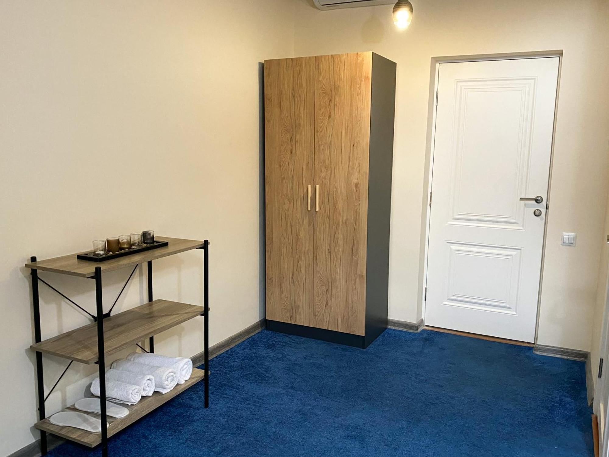 Alex Hotel Jerevan Værelse billede