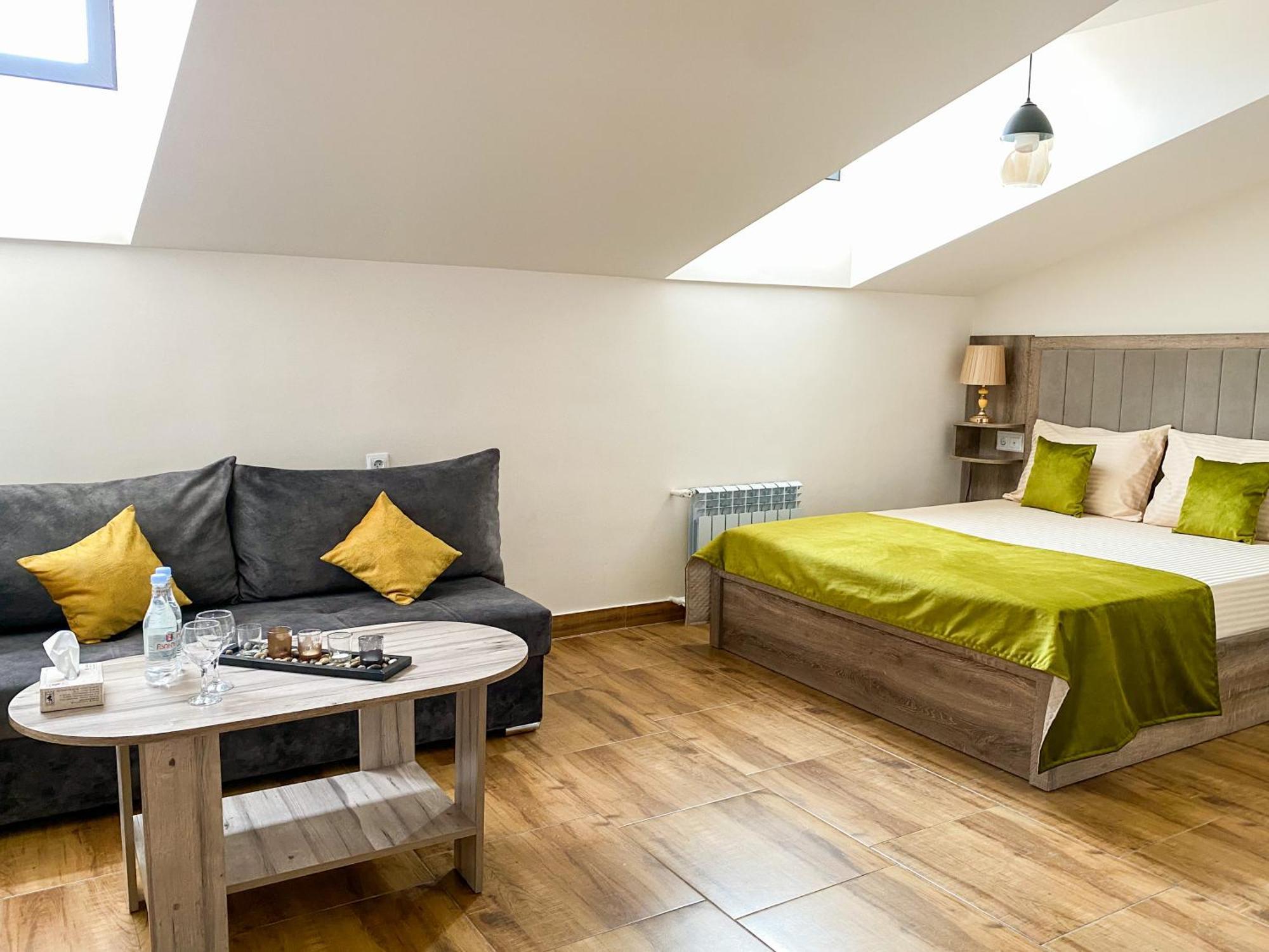 Alex Hotel Jerevan Eksteriør billede